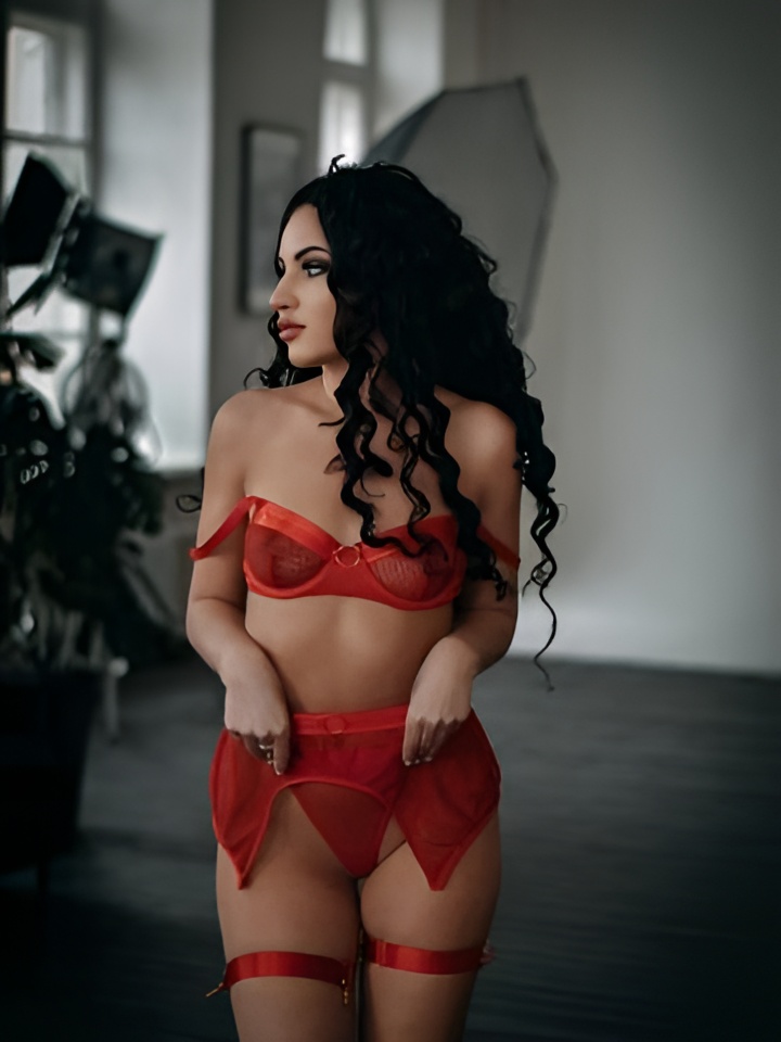 Елена привлекальеная девушка из Электростали цена от 1500 руб